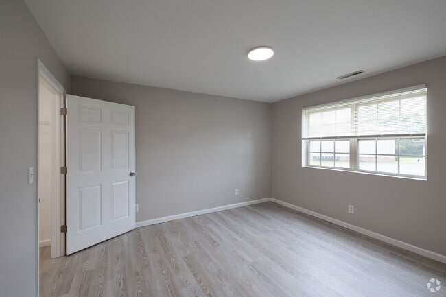 3BR, 2BA - 848SF - Willowbrook Terrace Apartments