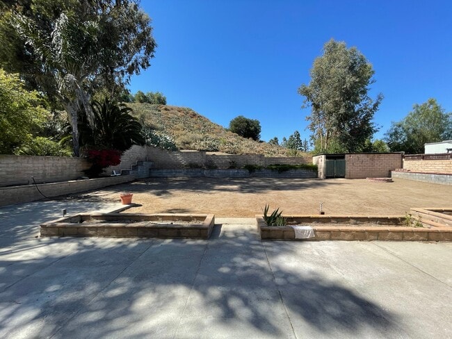 Photo - 1657 Cayton Ave
