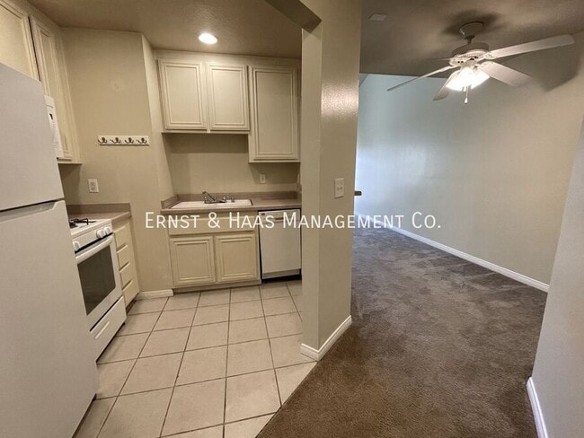 Photo - 1145 Roswell Ave Unidad #302 Rental