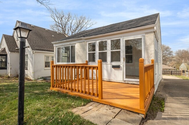 Photo - 822 E 72nd St