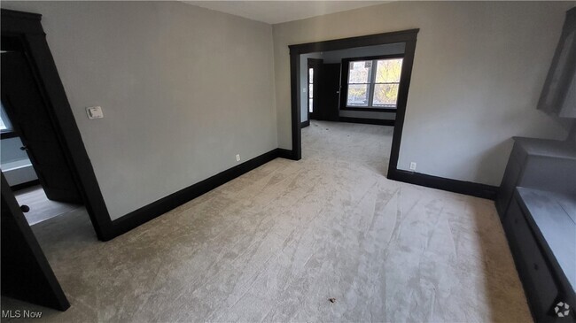 Building Photo - 10012 Parkgate Ave Unit Upper Rental