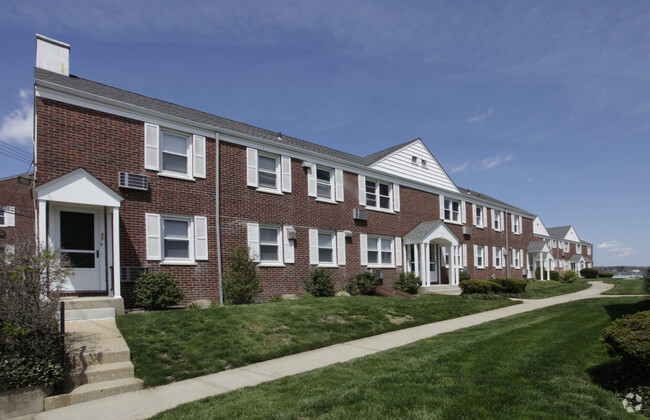 Shrewsbury Manor - Shrewsbury Manor Apartments