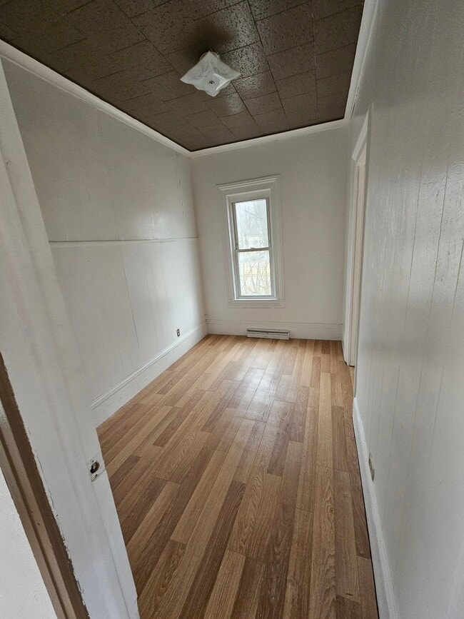 Photo - 402 Oak St