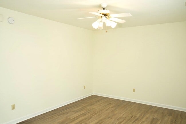 Photo - 111 Darien Terrace