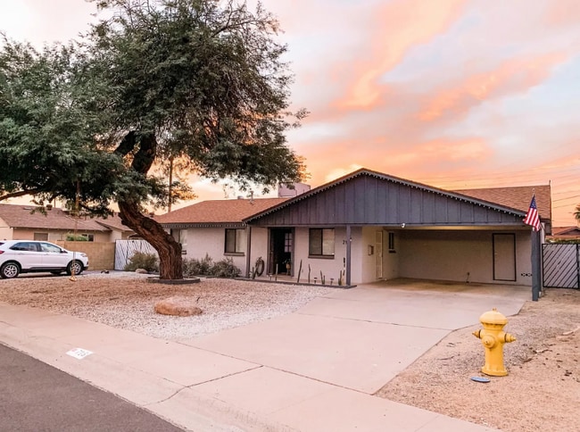 Building Photo - 715 E Cavalier Dr Rental
