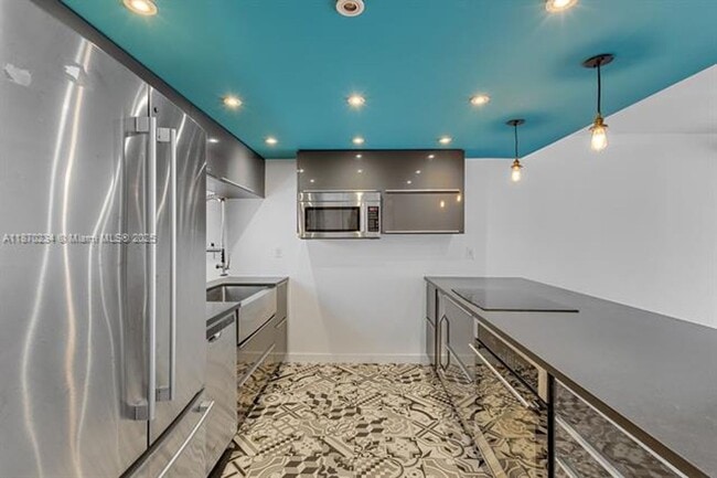 Building Photo - 100 Ocean Ln Dr Unit 100 Ocean Lane Dr  304