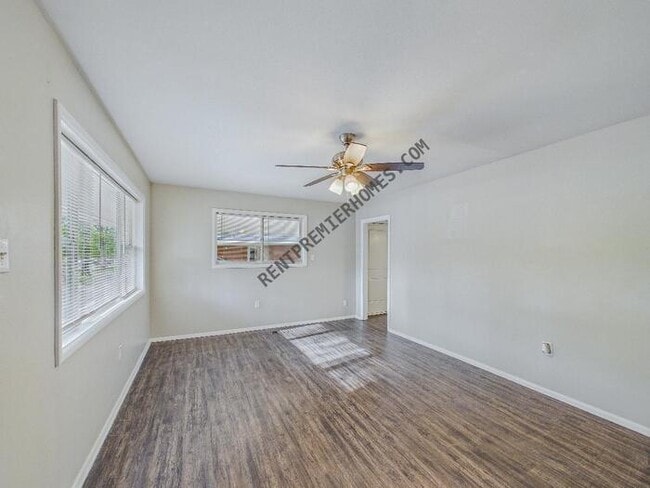 Building Photo - 202 S Claremont Ave