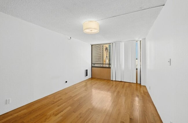 Photo - 2-Story 2BR Condo with Patio, In-Unit Laundry & Parking in Oakland Chinatown Unidad 1201