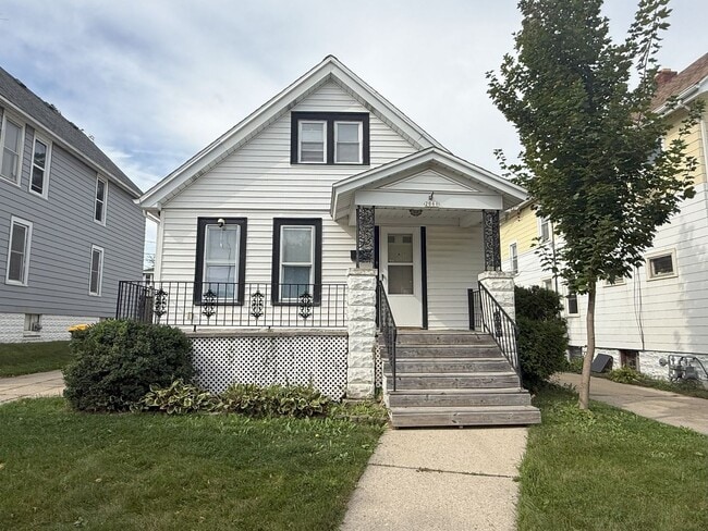 Building Photo - Private 4 bedroom home in West Allis
