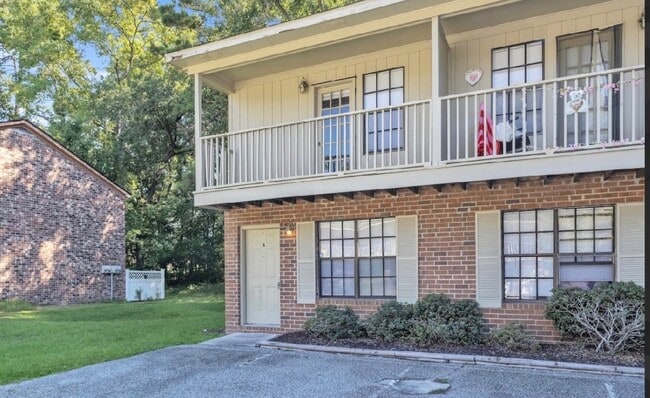 Building Photo - 102 Kimeran Ln
