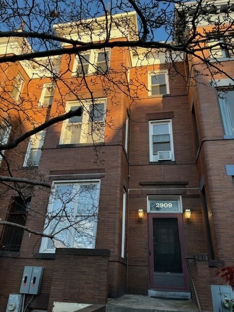 Building Photo - 2909 13th St NW Unit Upper