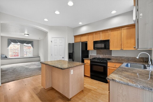 Photo - 5889 NE Alder St