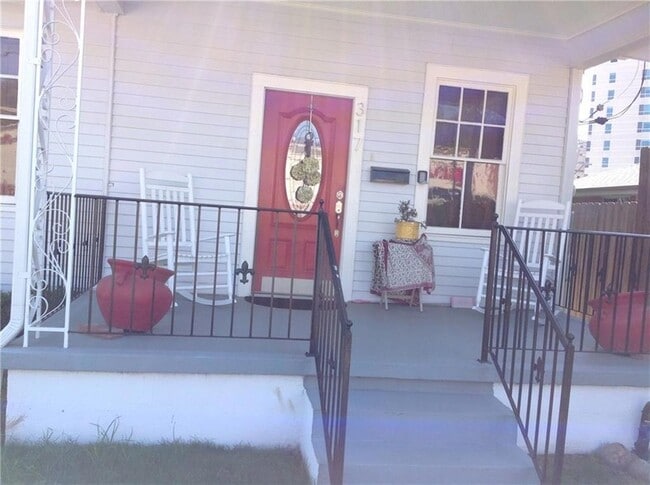 Photo - 317 Deckbar Ave