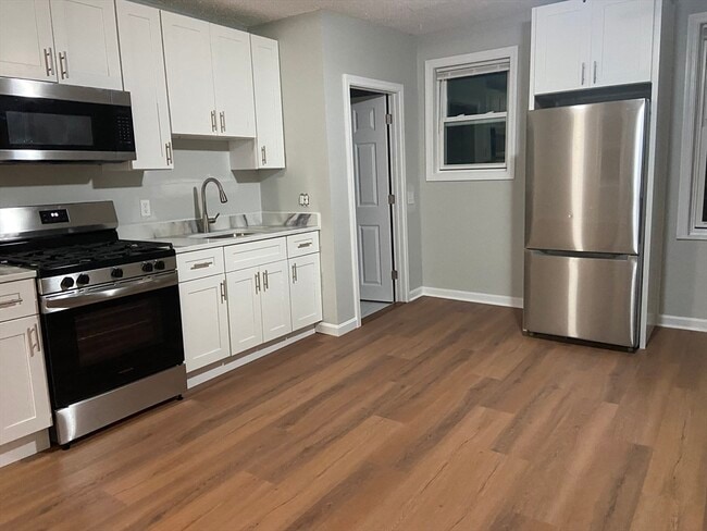 Building Photo - 82 Montaup St Unit 2