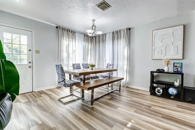 Photo - 92 N Deerfoot Cir