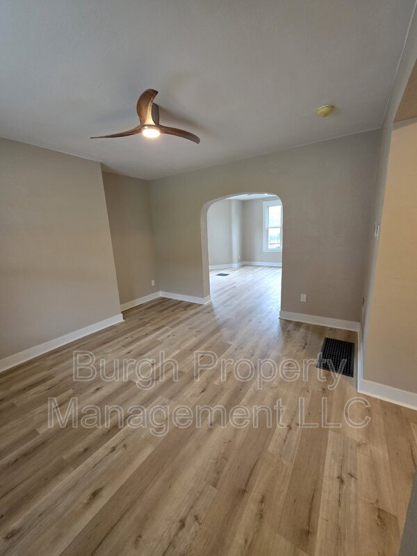 Photo - 139 W 9th Ave