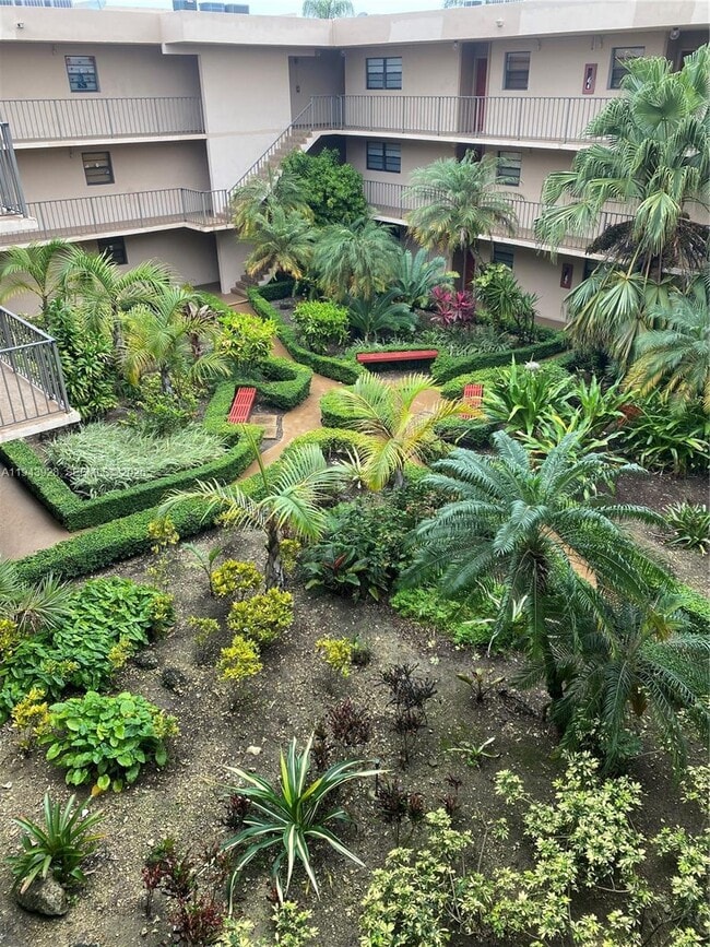 Building Photo - 10625 SW 112th Ave Unit 315