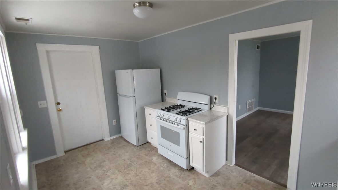 Photo - 1927 Center Rd