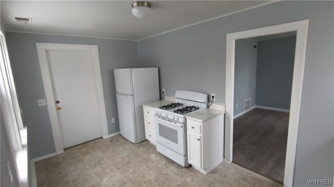 Photo - 1927 Center Rd