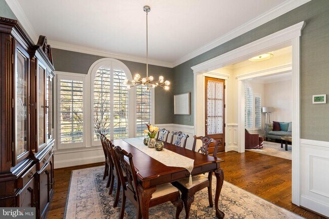 Photo - 1604 Colonial Ln