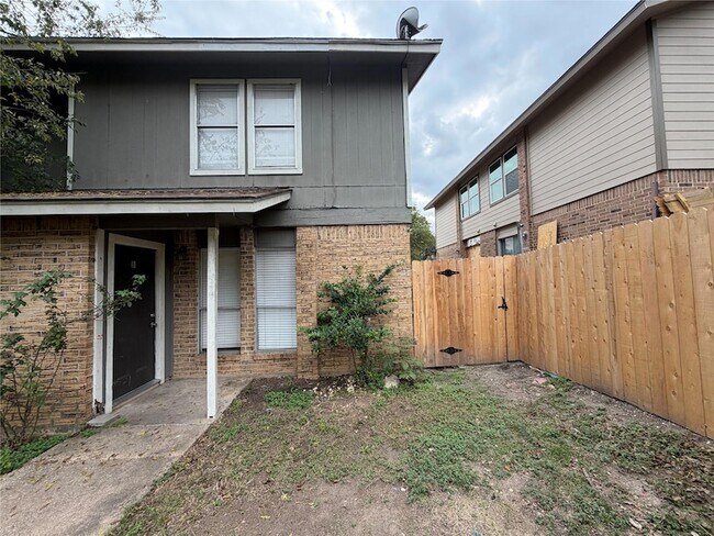 Photo - 1210 Southport Dr Unit B