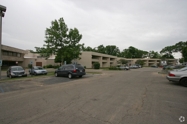 Collier Garden Apartaments - Collier Garden Apartments