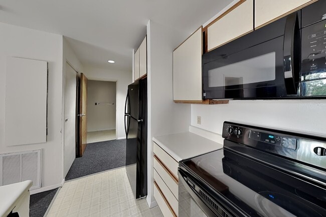 Building Photo - 903 S 1st St Unit 323
