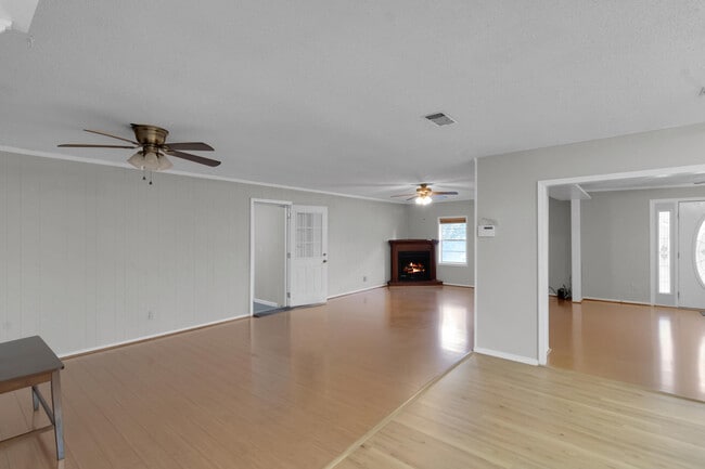 Photo - 300 Wildwood St