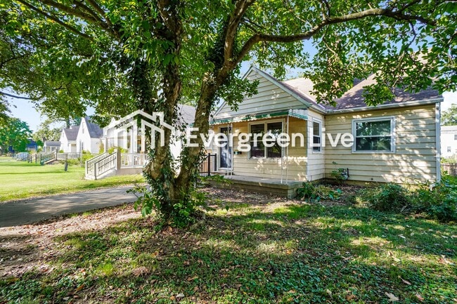 Building Photo - 567 S Weyant Ave