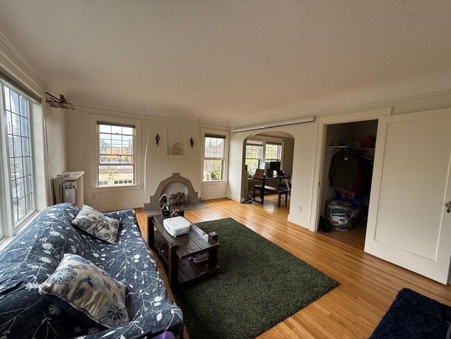 Photo - 1 Bed 1 Bath Top Floor Wallingford Condo! Unit 4