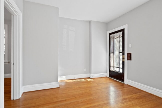 4955 Tholozan Ave Unit 4955 - 879