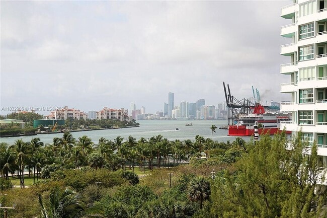 Building Photo - 100 S Pointe Dr Unit 601 Rental