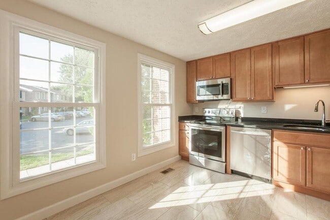 Photo - 2911 Bridgehampton Ct