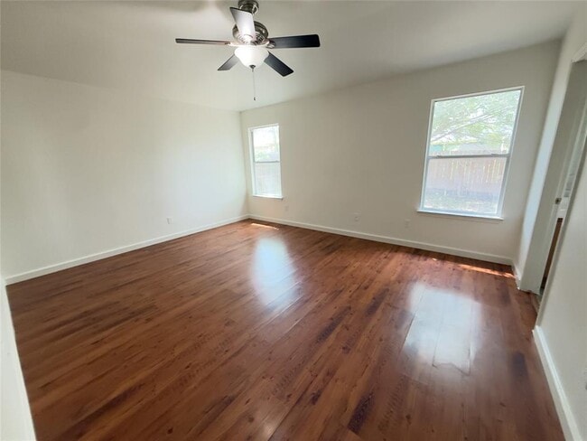 Photo - 339 Oxford Dr