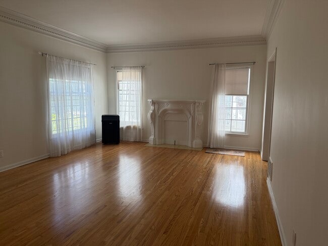 Living Room - 1068 S Orange Grove Ave Unit 1068