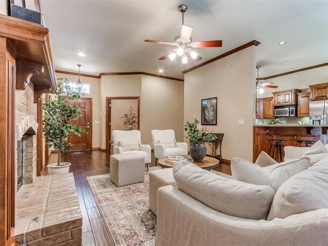 Photo - 16616 Hardwood Pl