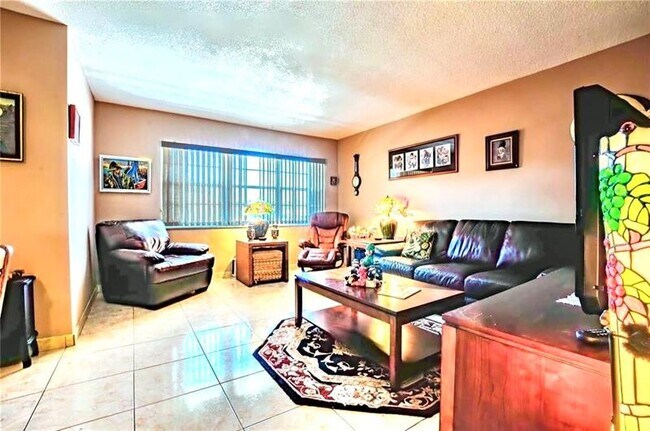 Photo - 1455 N 12th Ct Unit 2B