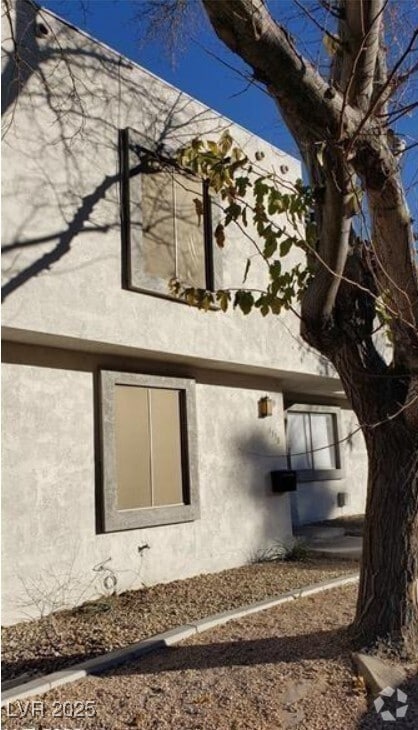 Building Photo - 1336 N Jones Blvd Rental