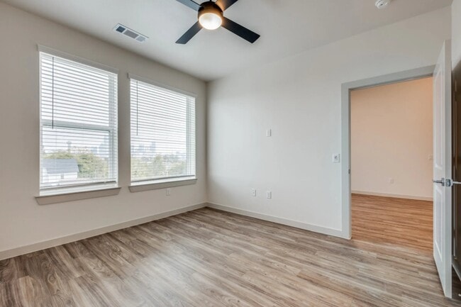 Photo - 624 N Lancaster Ave Unit 213