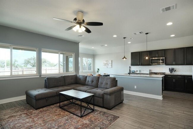 Photo - 229 Finstown St