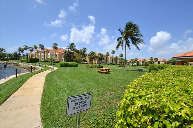 Building Photo - 160 Yacht Club Way Unit 304
