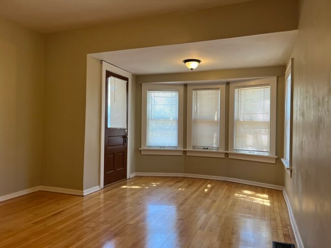 352 E Rosedale Ave Unit LOWER