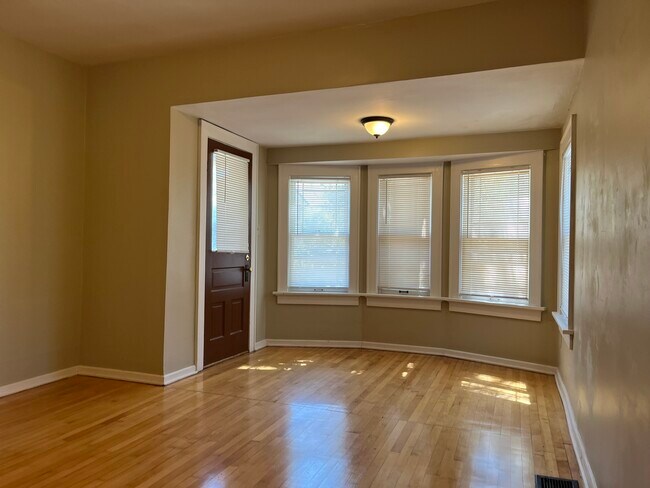 Photo - 352 E Rosedale Ave Unit LOWER