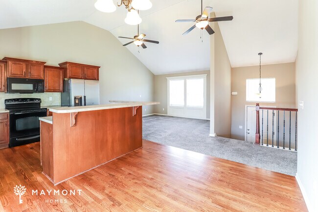 Photo - 605 Marguerite St