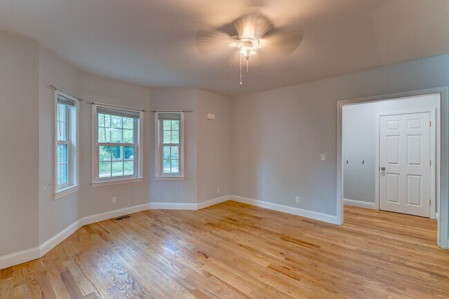 Photo - 79 Winchester Ave Unit 1