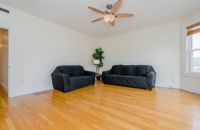 Photo - 126 Minden St