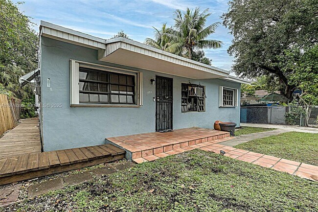 Building Photo - 259 NE 56th St Unit 2