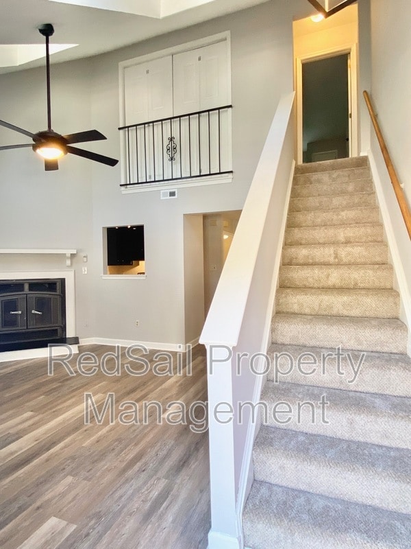 Building Photo - 384 Kinsmen Way