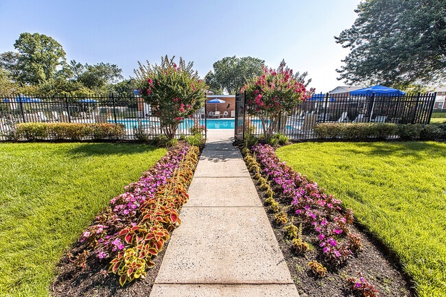 Piscina - Homestead Gardens Apartments