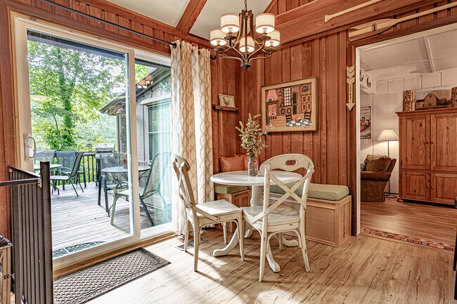 Photo - 208 W Lake Dr